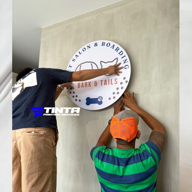 Tinta team installing a wall decal